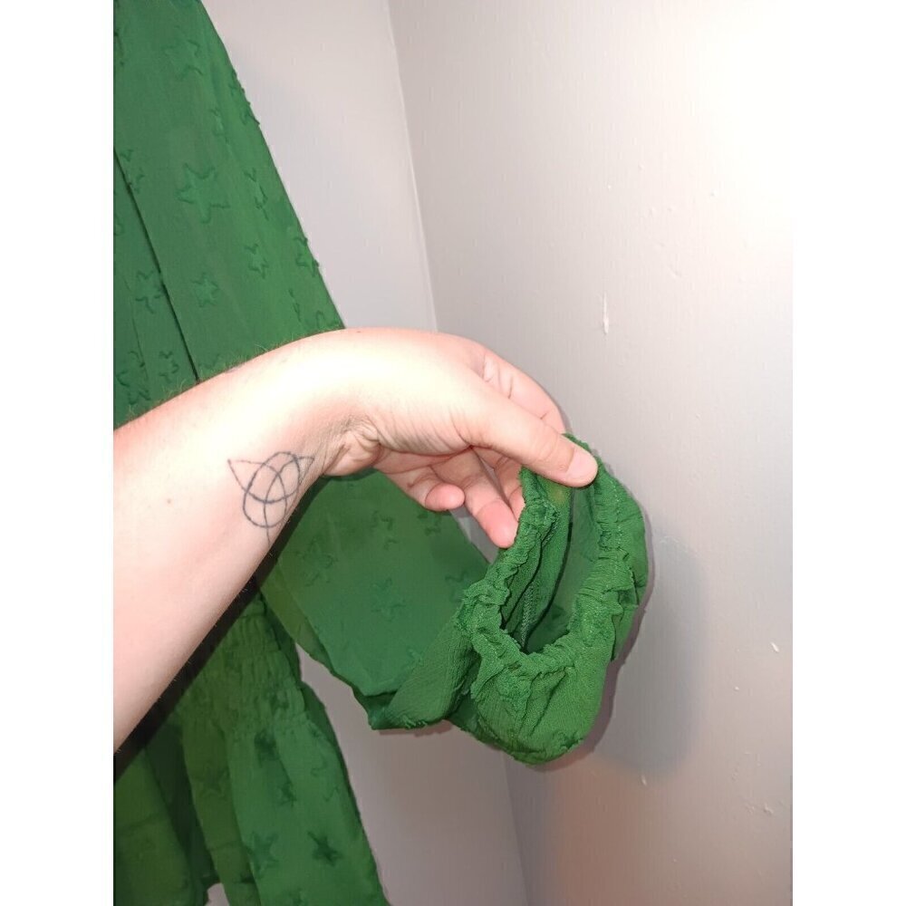 Torrid Crinkle Chiffon With Star Smocked Waist Puff Sleeve Top Size 3X Green - Picture 2 of 6